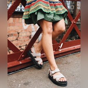 Dr. Martens | Voss II Vintage Taupe Color Sandals